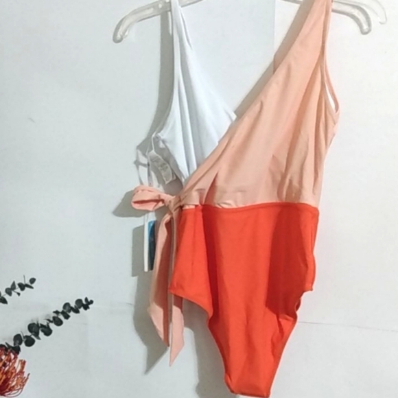 CUPSHE ORANGE AND WHITE COLOR BLOCK ONE PIECE WRAP TIE SWIMSUIT SIZE XS  NWT - Picture 10 of 12